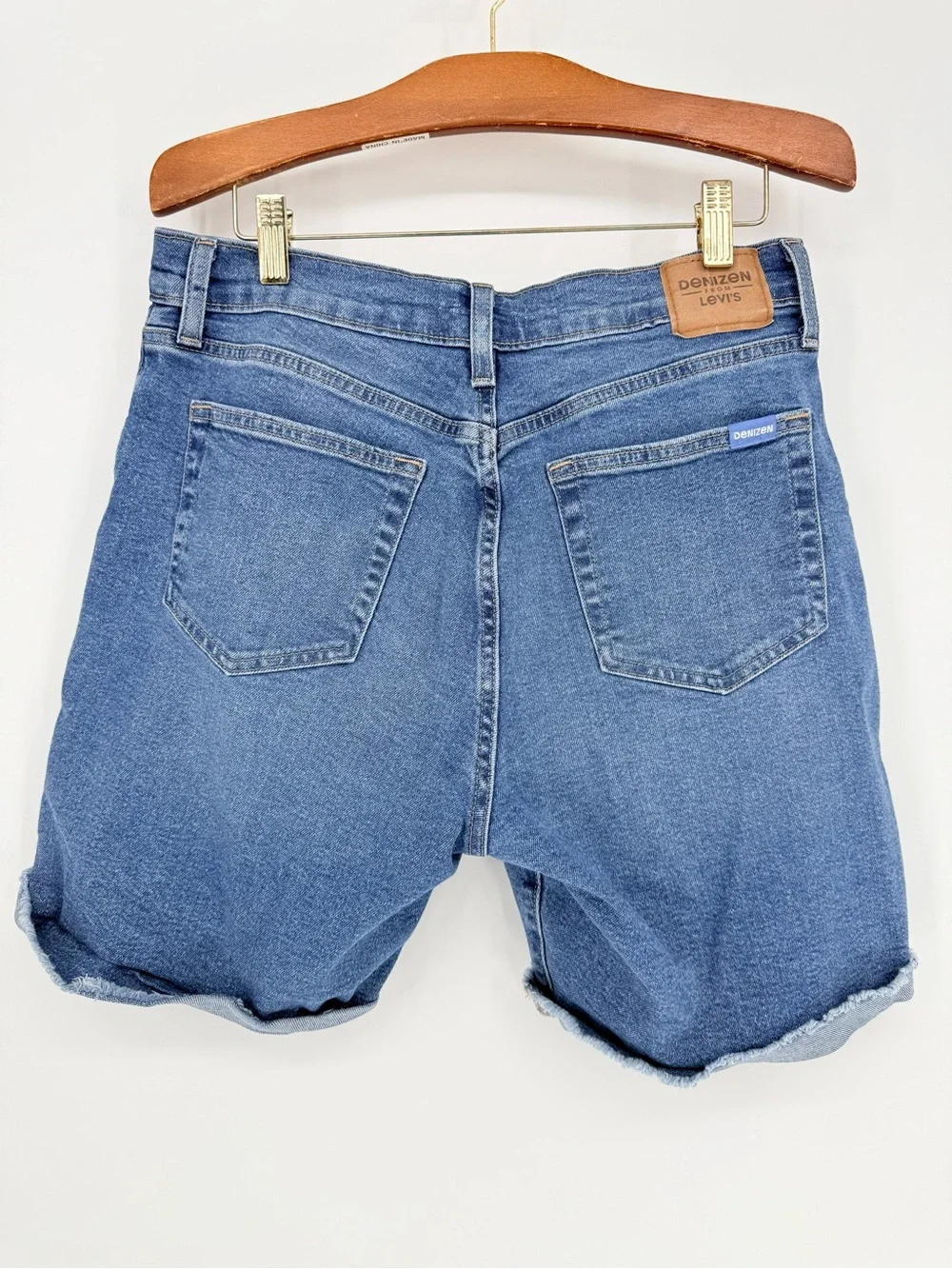 Levi's Denizen Mid Rise Shaping Denim Bermuda Shorts Blue Frayed Jean 8 30